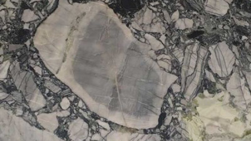 表面质量是人造石台面的首要考量因素。验收时应注意以下方面：